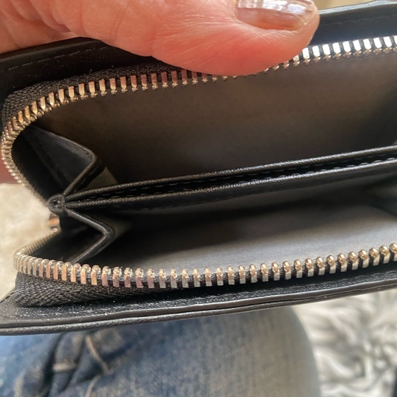 Small Black TUMI Wallet-has zipper and snap.  Many card sections, good condition - Picture 7 of 11